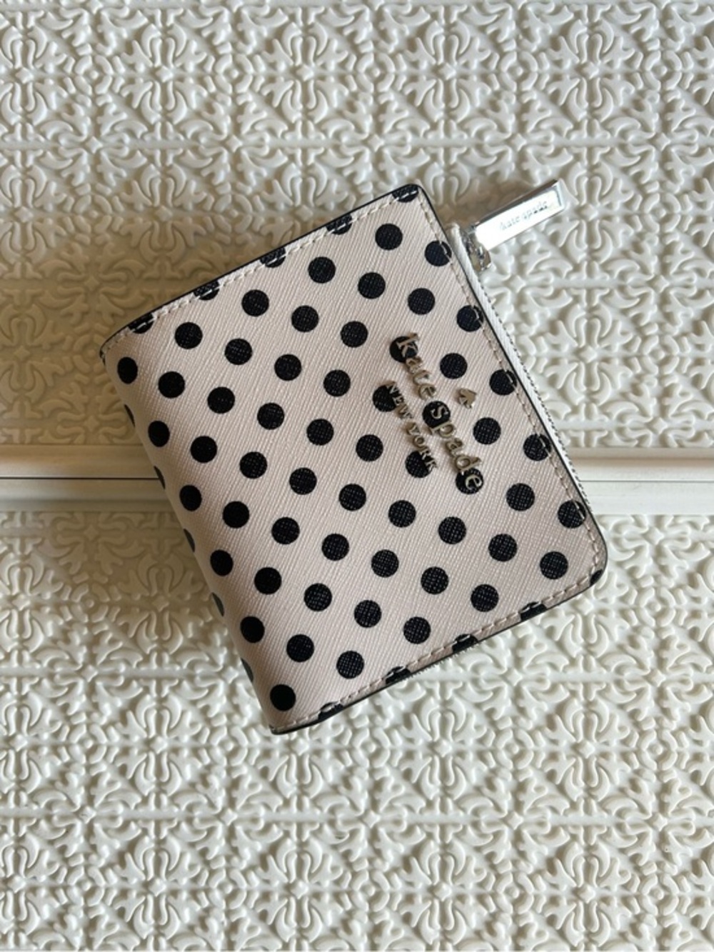 NWT KATE SPADE White and Black Polka Dot Zip Bifold Wallet